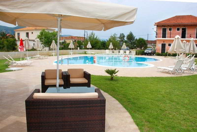 Eleni'S Garden & Castello Suites Alykanas  Exterior foto