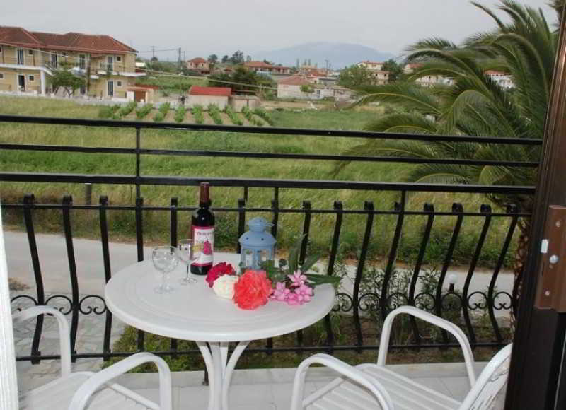 Eleni'S Garden & Castello Suites Alykanas  Exterior foto